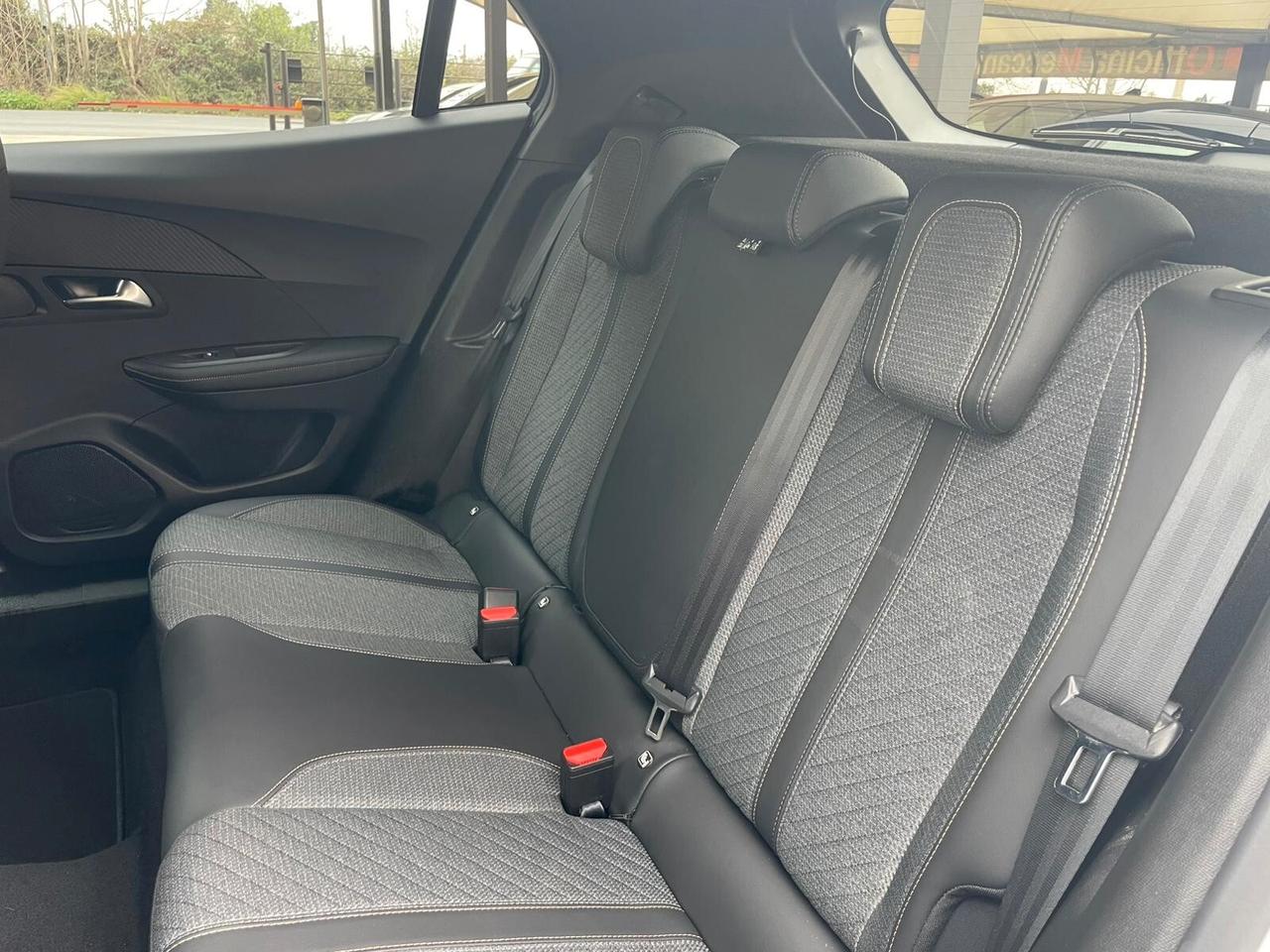 Peugeot 2008 Hybrid 145 e-DCS6 Allure