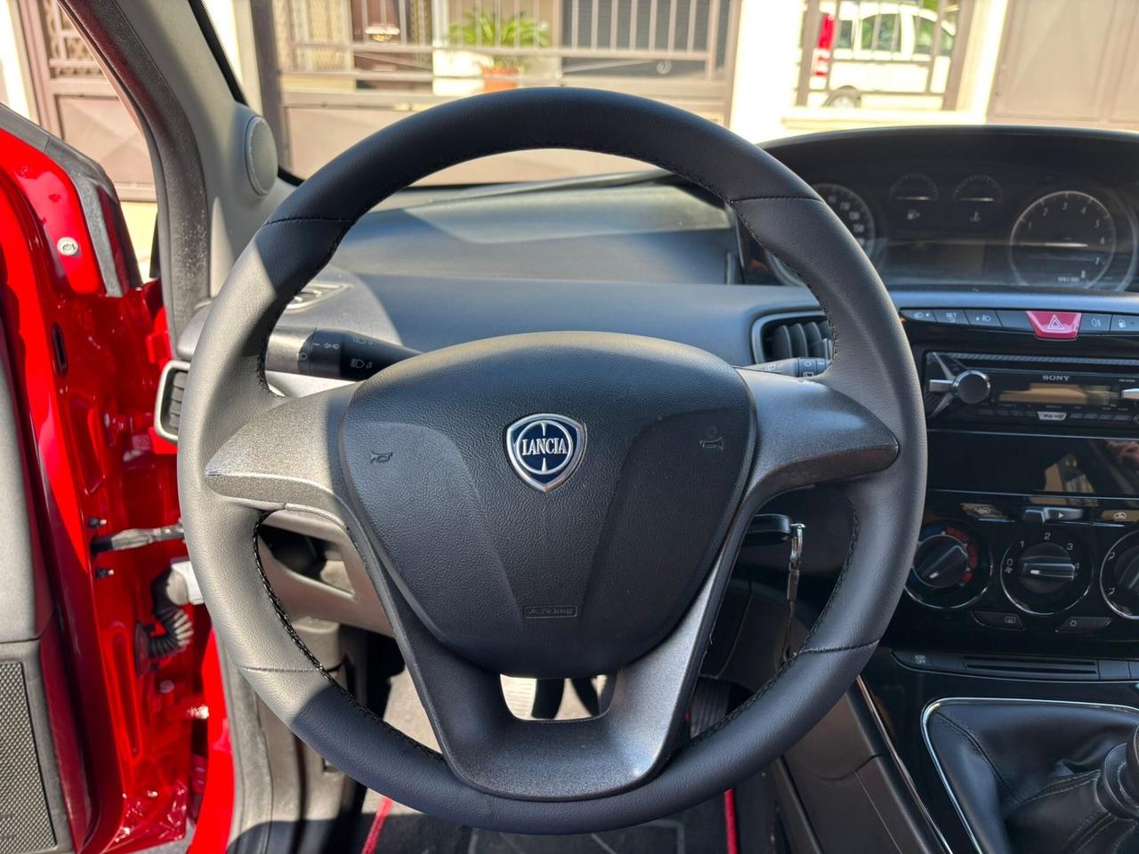 Lancia Ypsilon 0.9 TwinAir 85 CV 5 porte Metano Ecochic Platinum