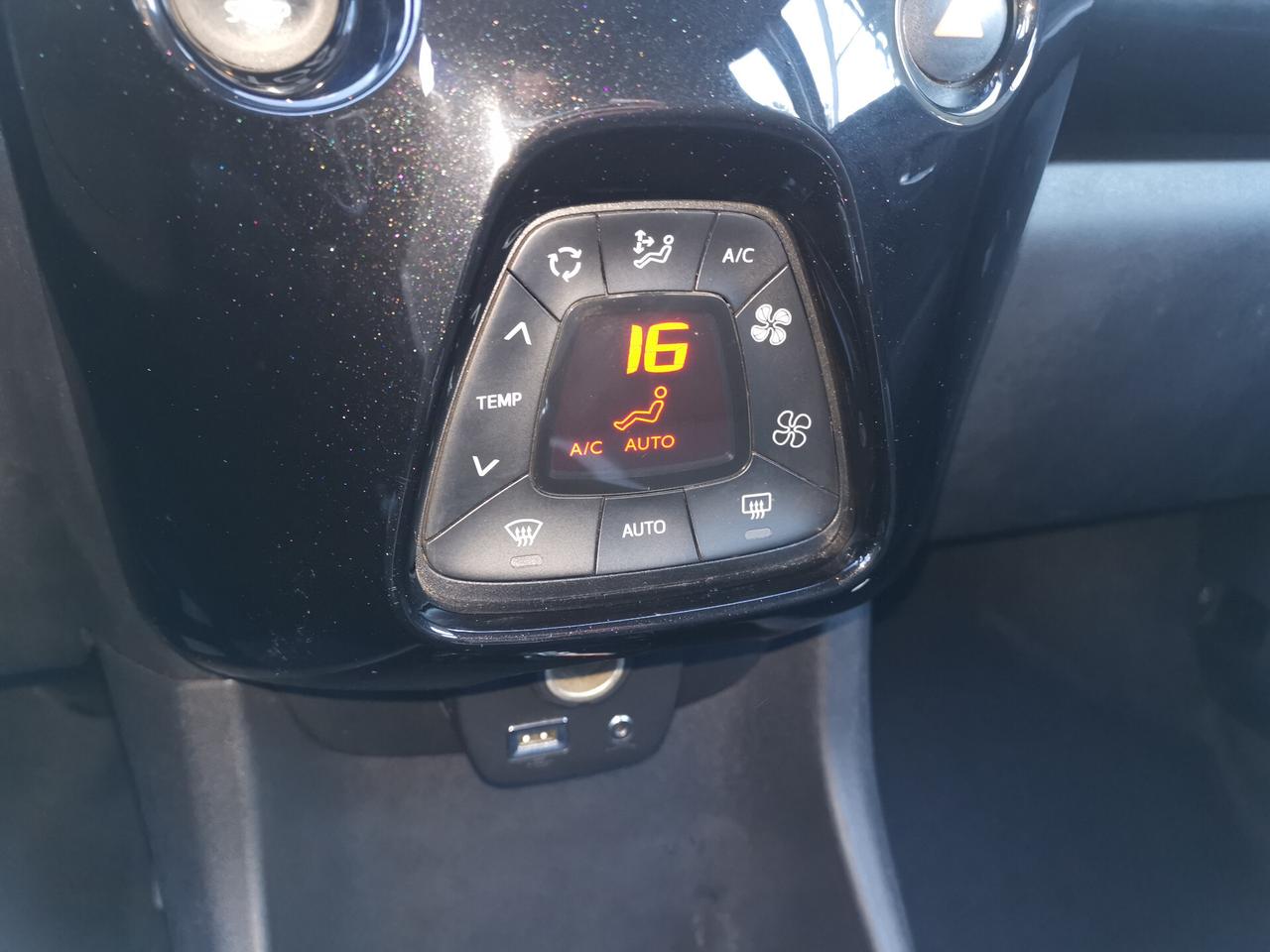 Toyota Aygo 1.0 VVT-i 69 CV 5 porte x-play