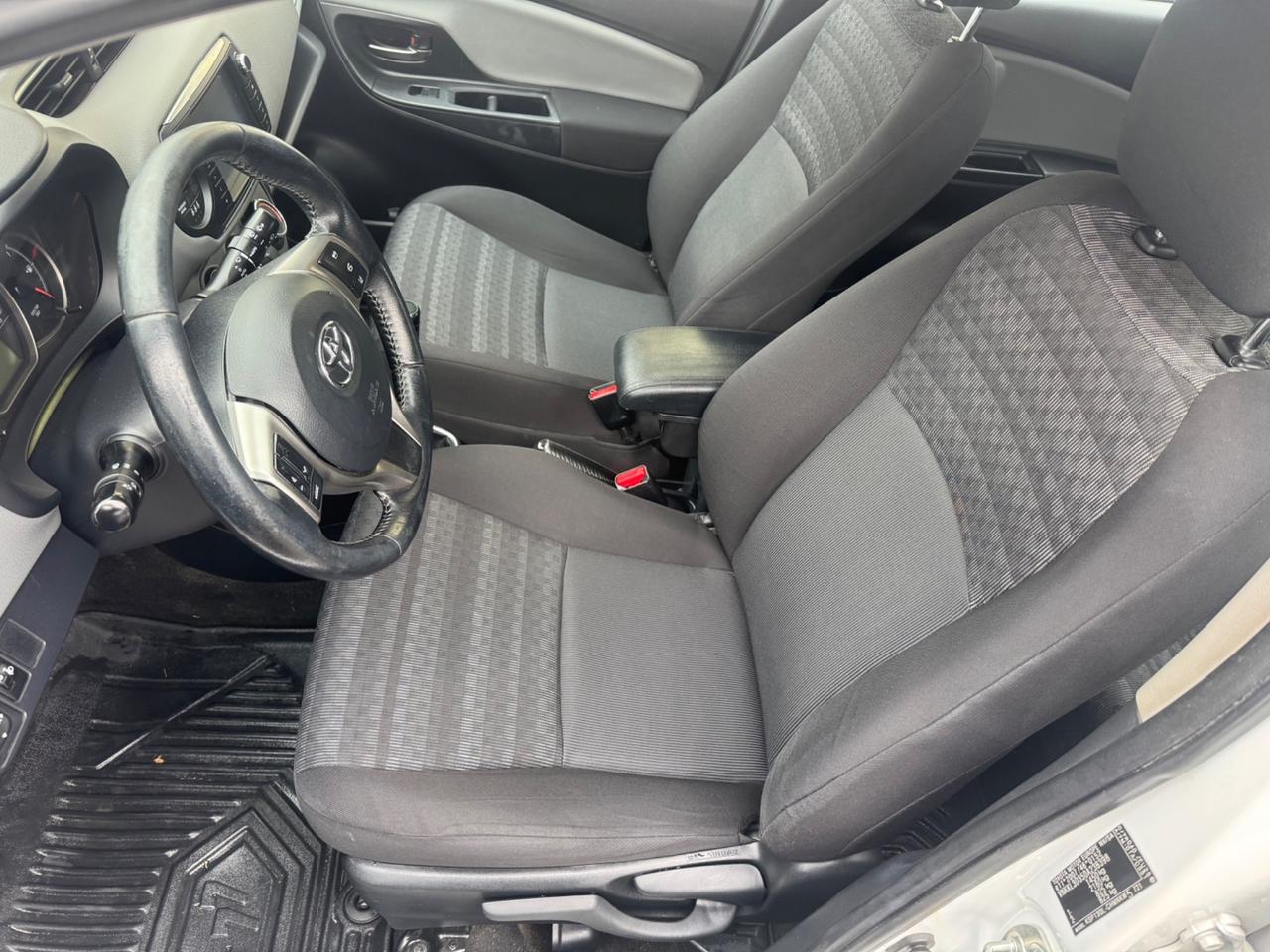 Toyota Yaris 1.0 5 porte neopaten garanzia 12 mesi