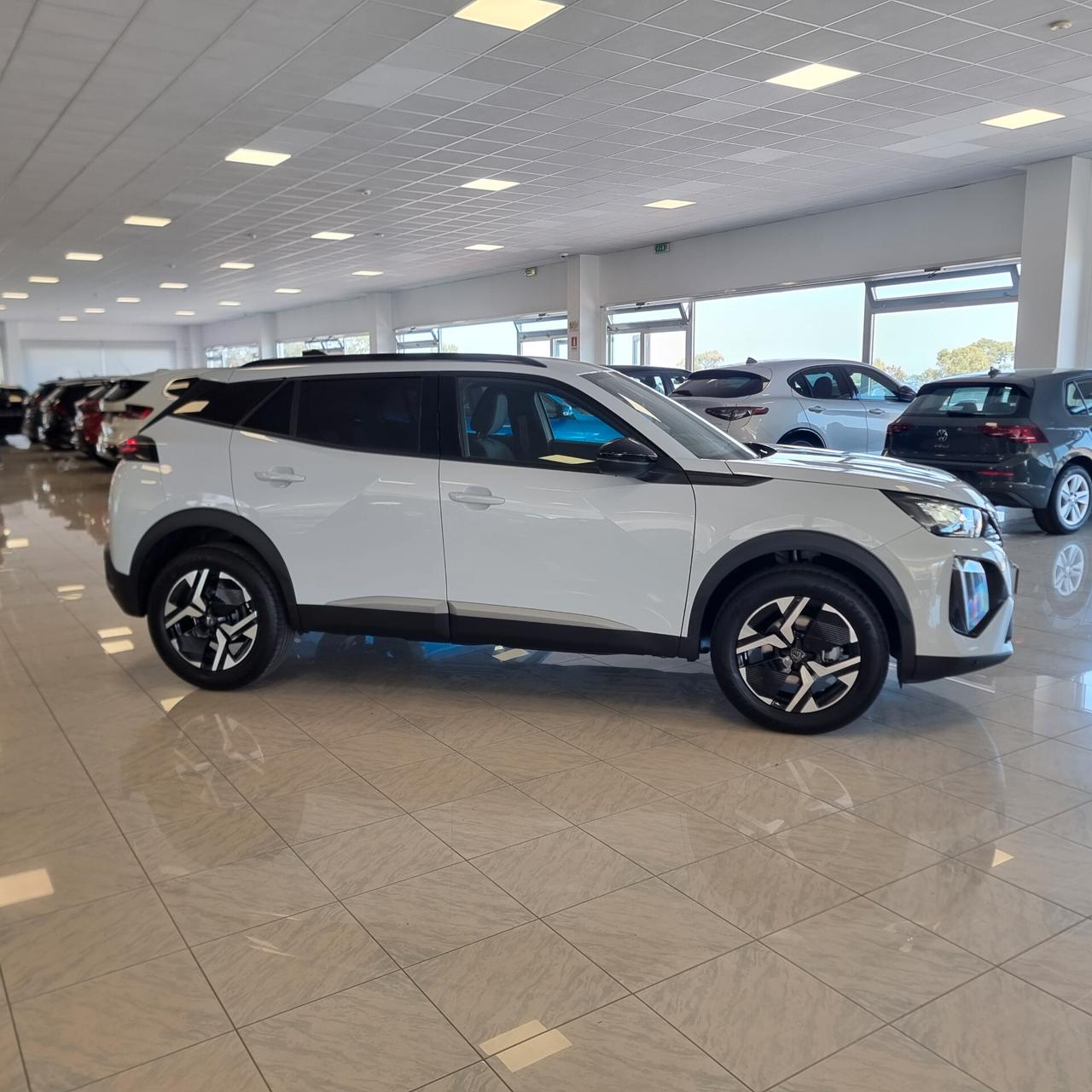PEUGEOT 2008 ALLURE 1.2 Bz 130cv cambio automatico EAT8 Euro 6E