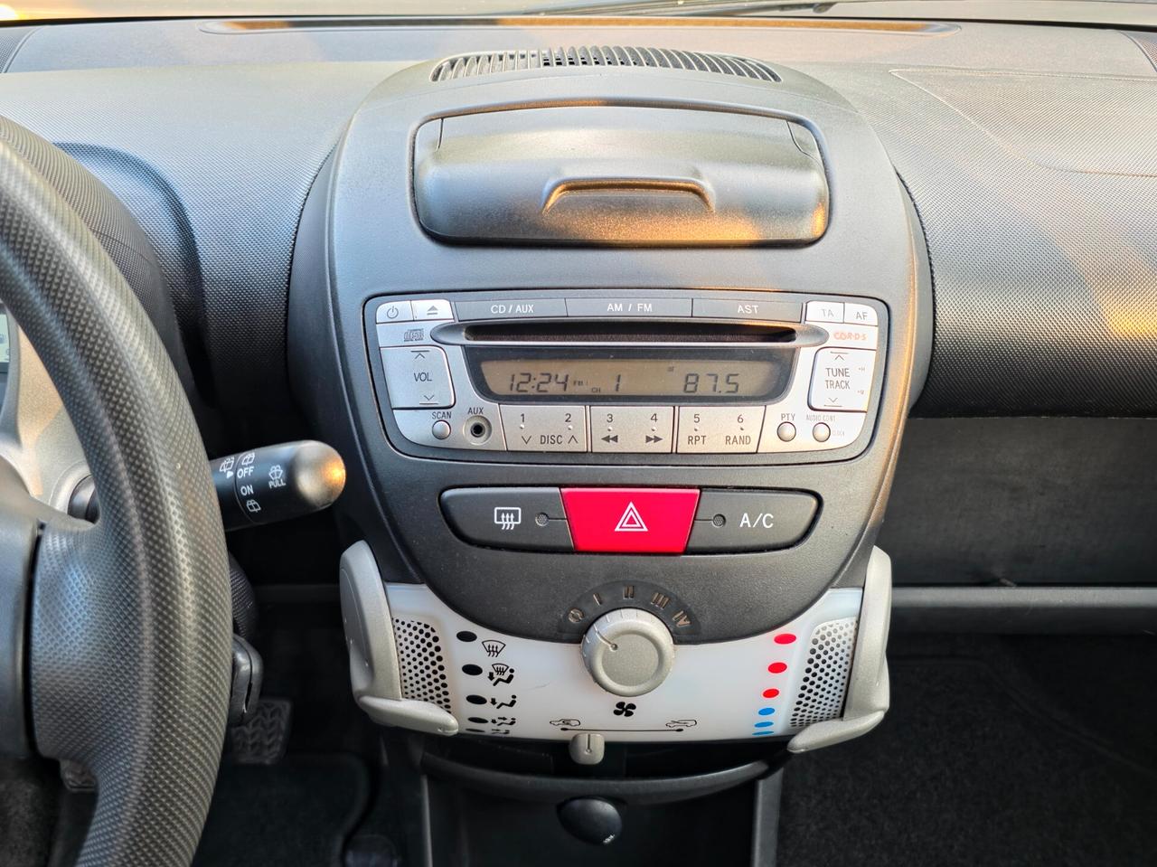 Toyota Aygo 1.0 12V VVT-i 5 porte Cool Soda Connect CV-68 E5B Manuale NEO 2014
