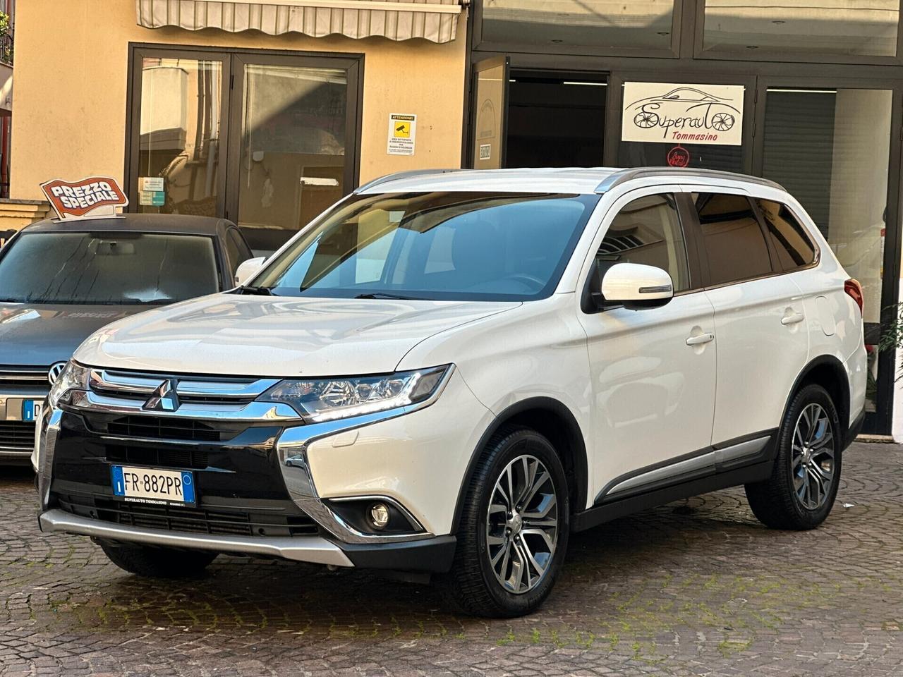 Mitsubishi Outlander 2.2 DI-D 4WD 7 posti Autom