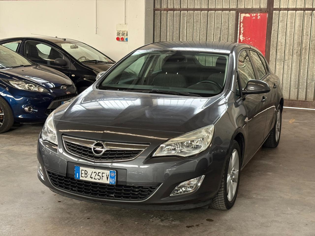 Opel Astra 1.6 115CV 5 porte Cosmo