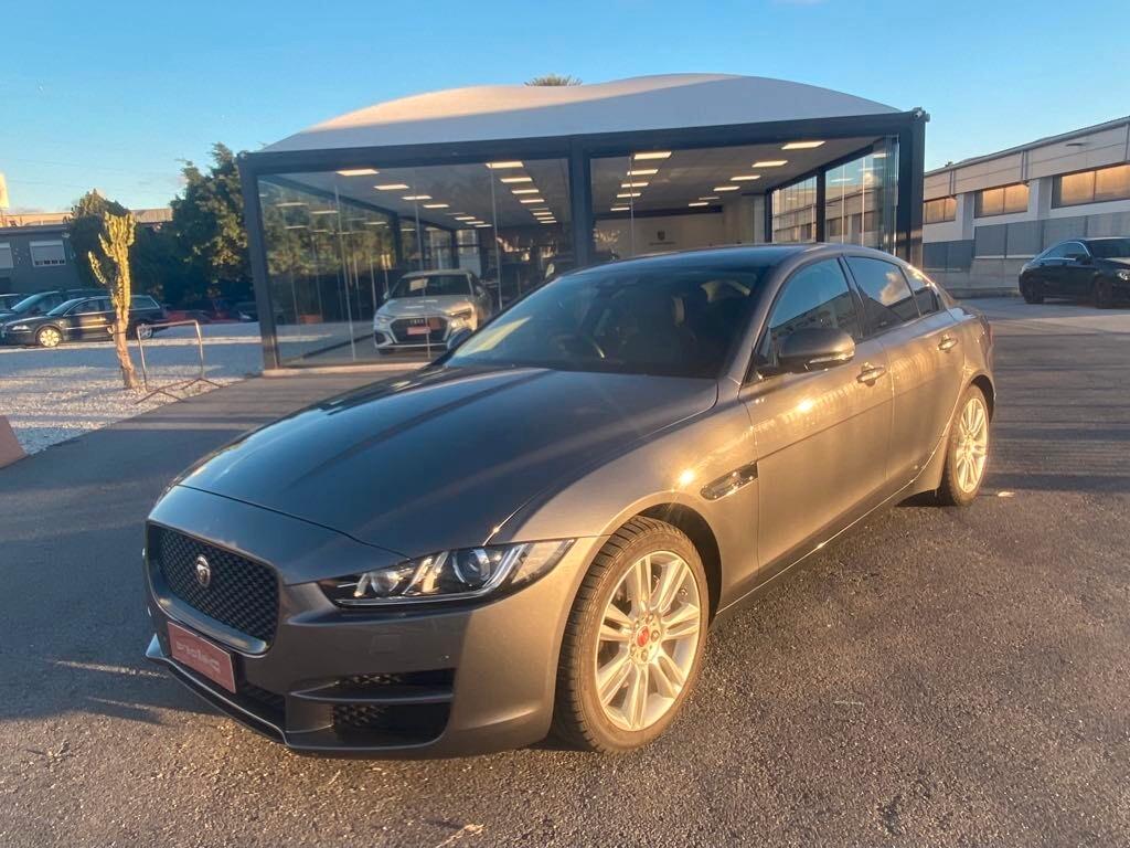 Jaguar XE 2.0 D 180 CV aut. Pure Business Edition