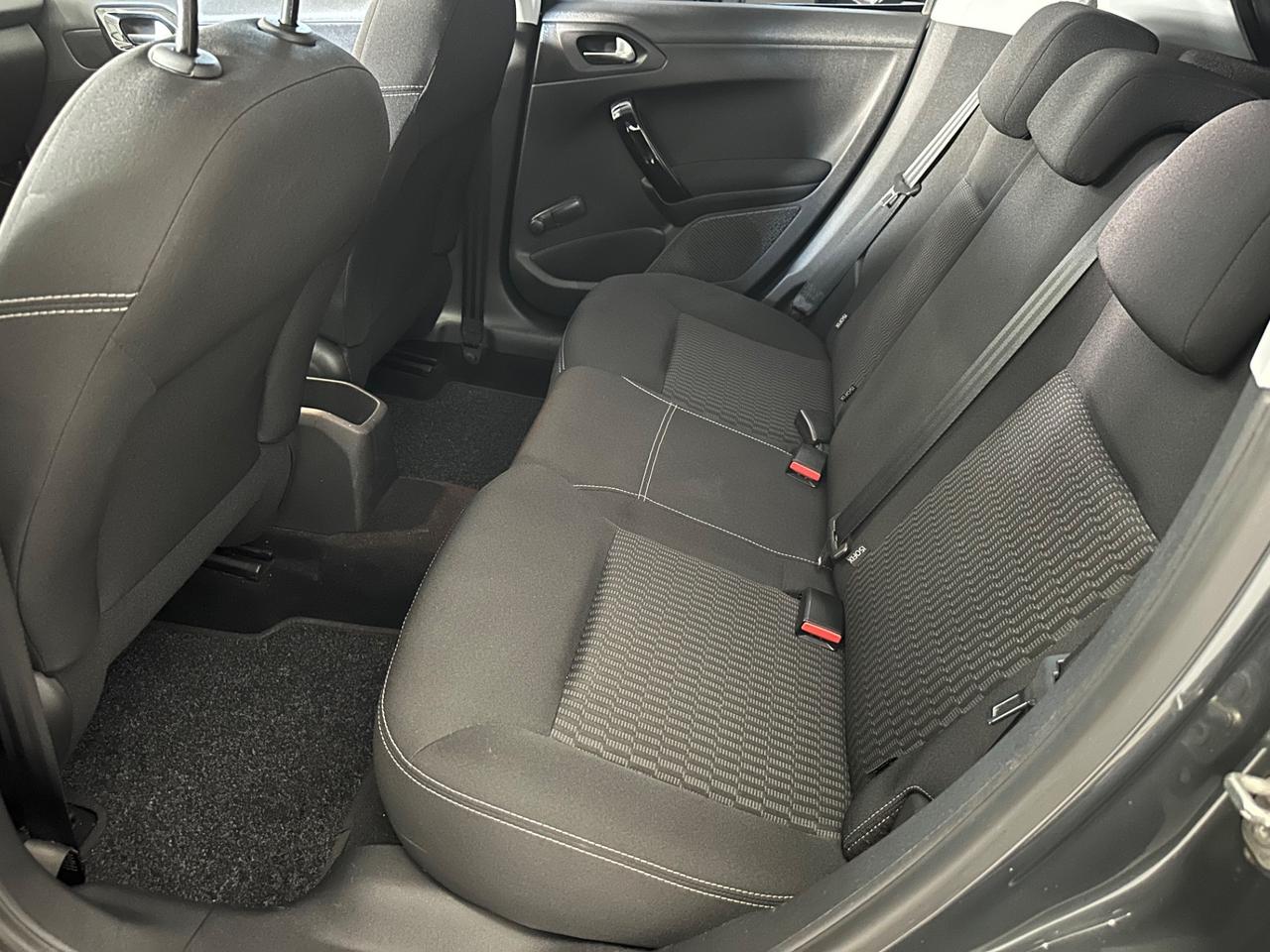 Peugeot 208 1.2 Benzina 5 porte Allure Ok Neopatentati