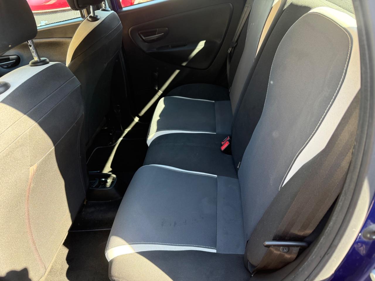 Lancia Ypsilon 0.9 TwinAir 85 CV 5 porte Metano Ecochic Silver