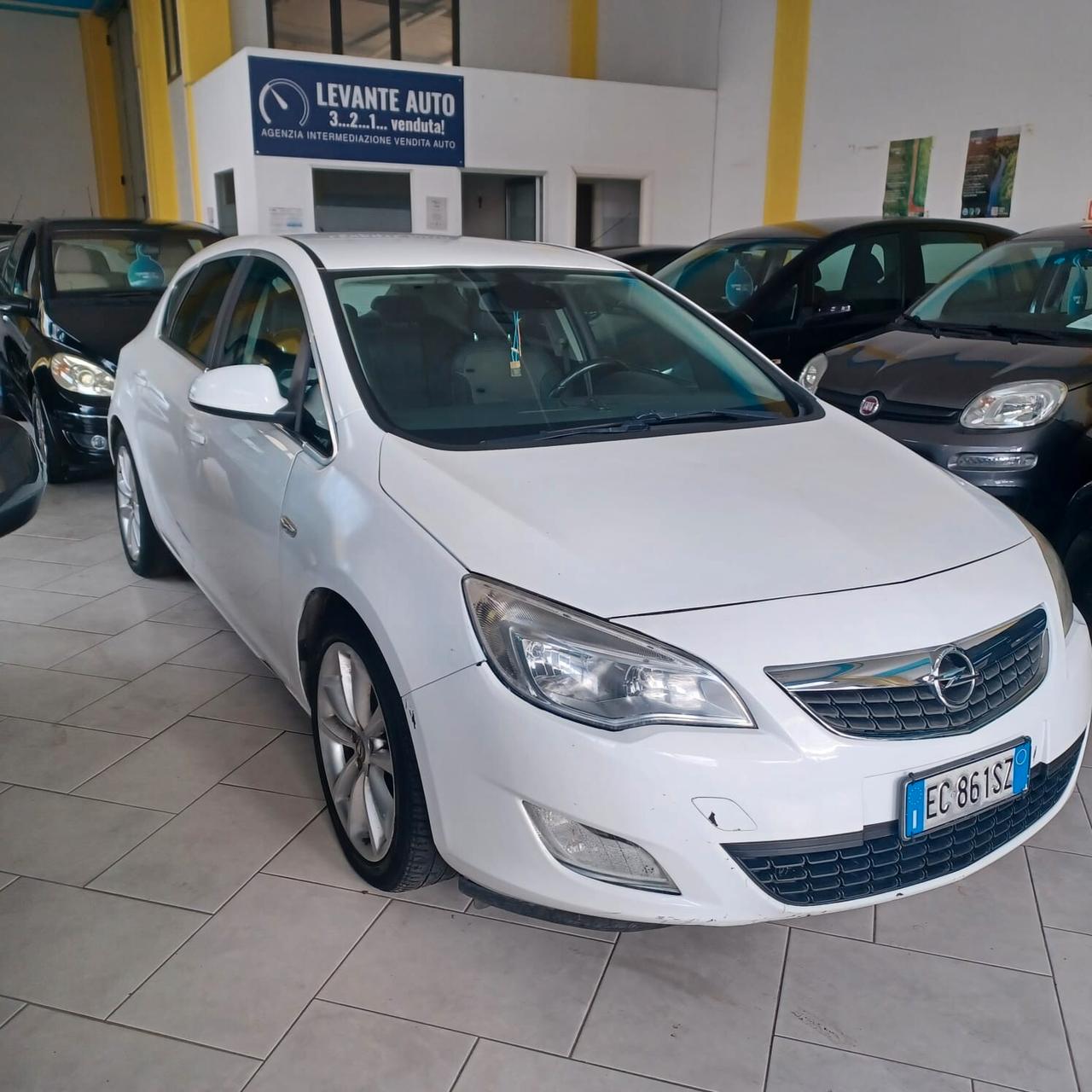 FULL OPTIONAL NEOPATENTATI ASTRA 1.7 TDI