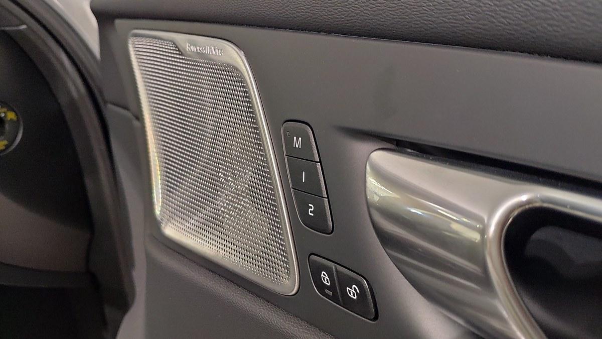VOLVO Xc60 T8 Recharge Plug-In Hybrid Awd Aut. Ultimate Dark