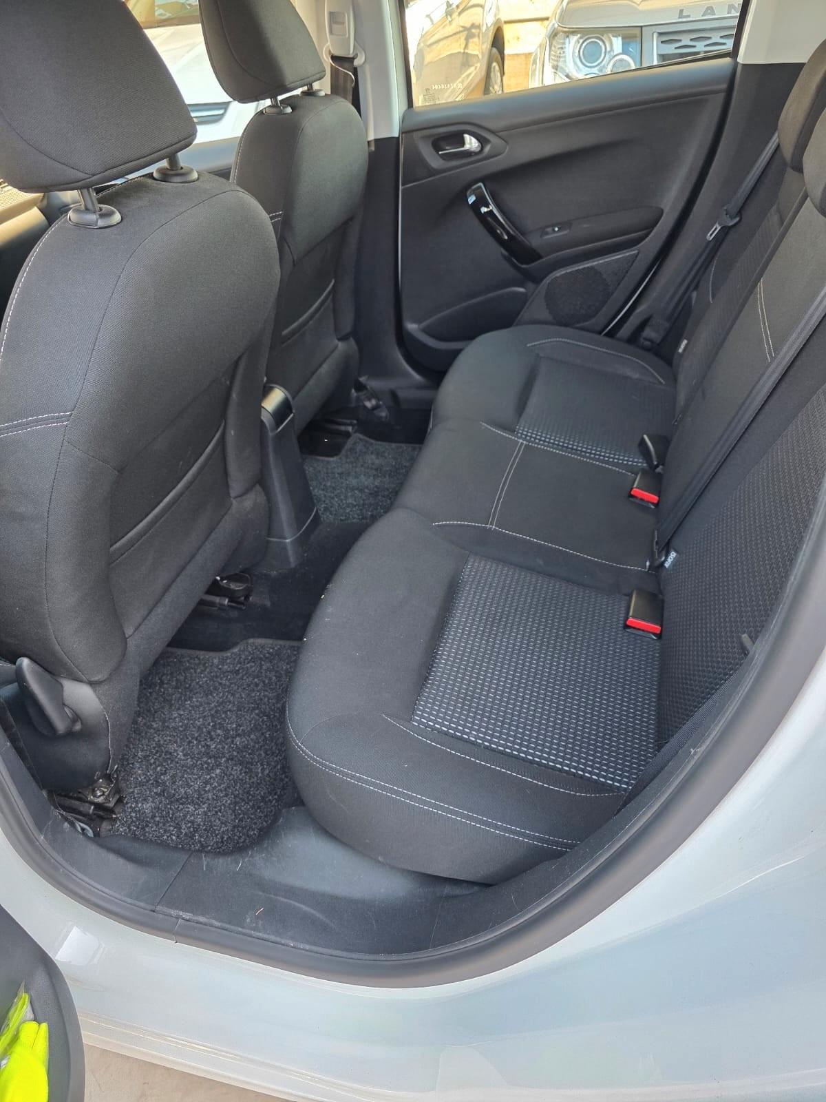Peugeot 208 BlueHDi 75 5 porte Allure