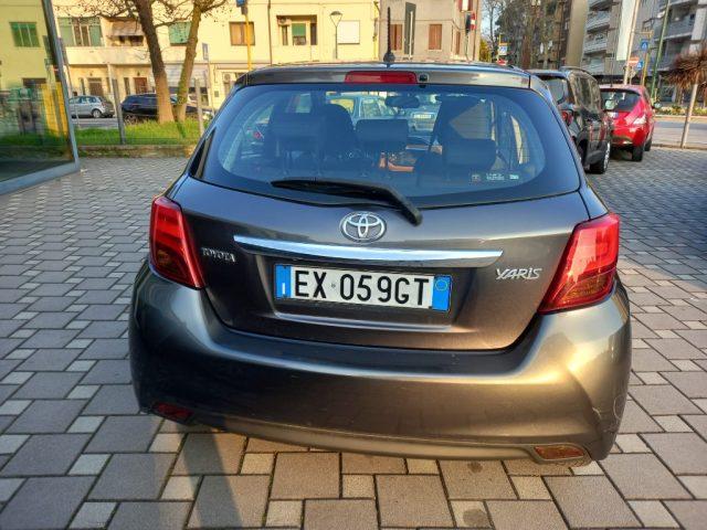 TOYOTA Yaris 1.3 5 porte Lounge