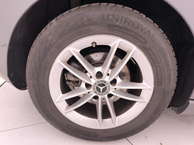 MERCEDES-BENZ A 180 180 d Business auto