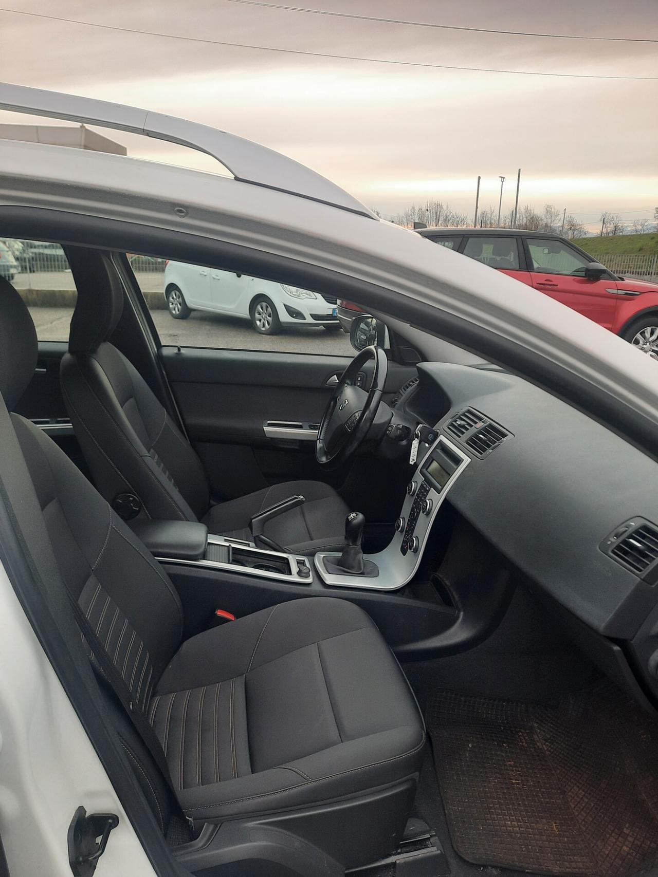 Volvo V50 D2 R-design