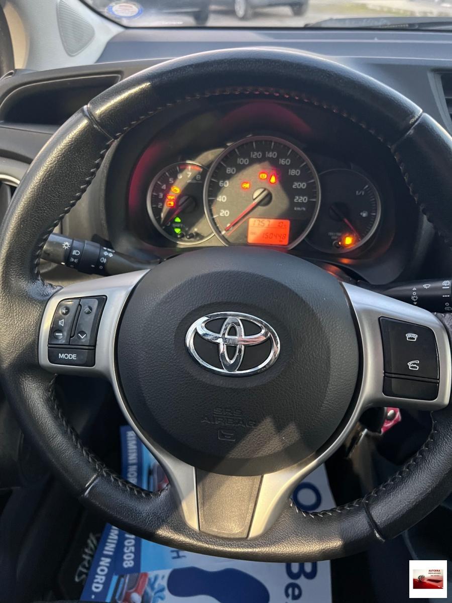 TOYOTA - Yaris - 1.0 5 porte Lounge