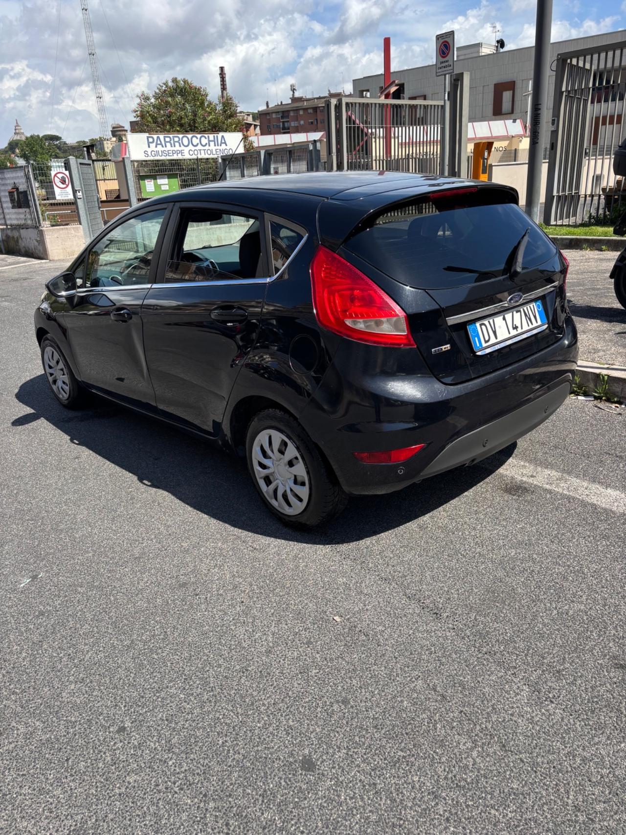 Ford Fiesta 1.4 TDCi 68CV 5 porte Titanium