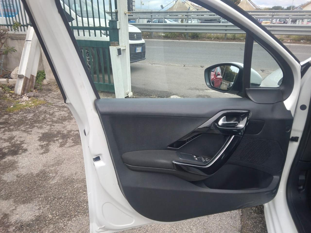 Peugeot 208 1.2 benzina Allure 2015