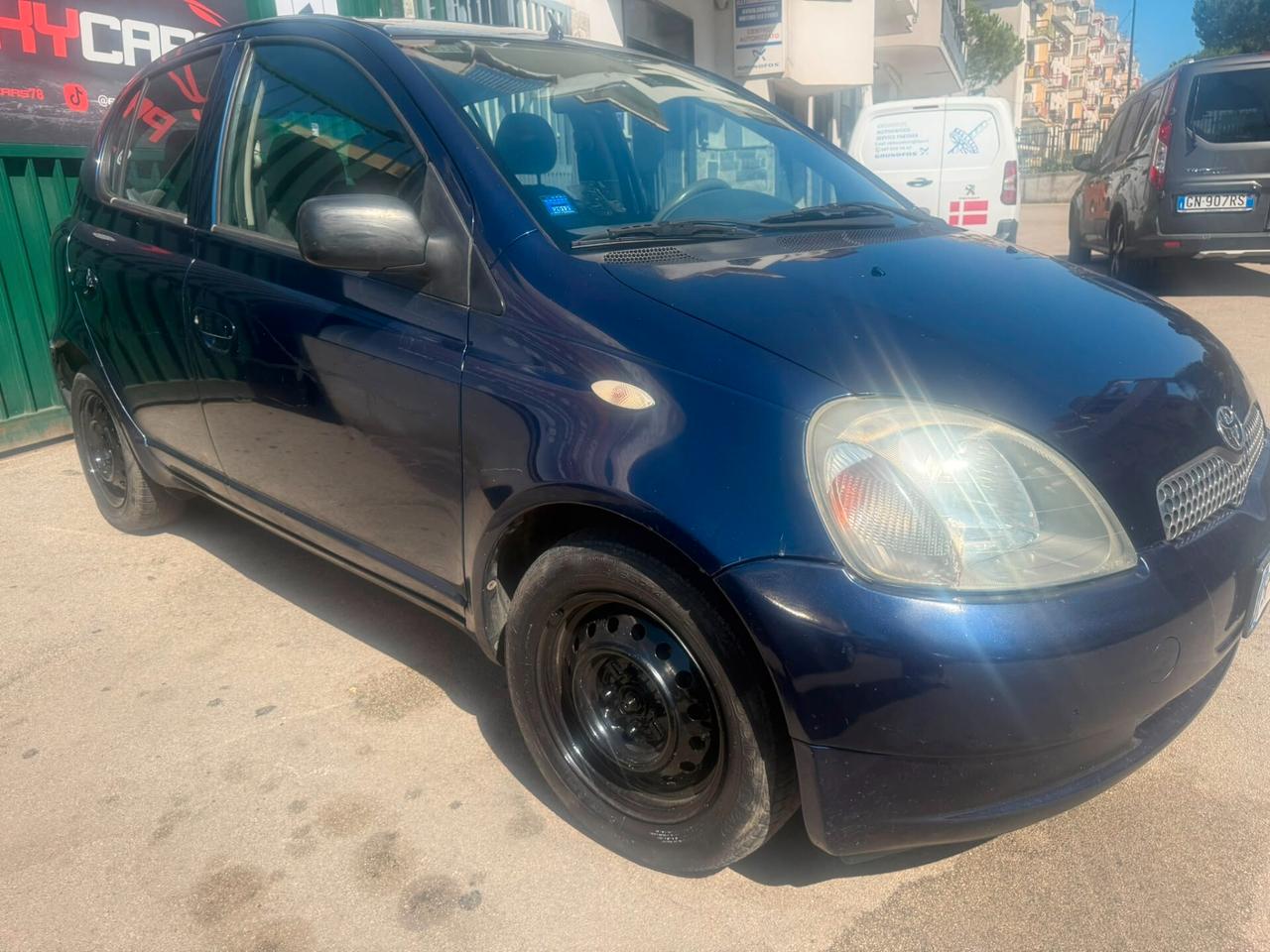Toyota Yaris 1.0i 16V cat 5 porte Sol