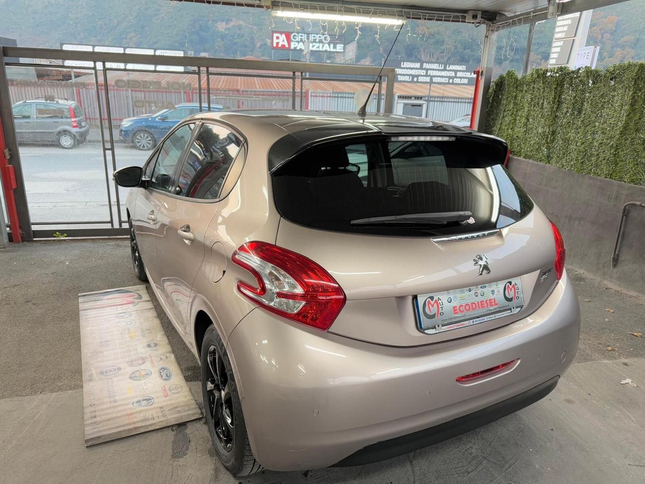 Peugeot 208 1.4 e-HDi 68 CV S&S robotizzato 5 porte