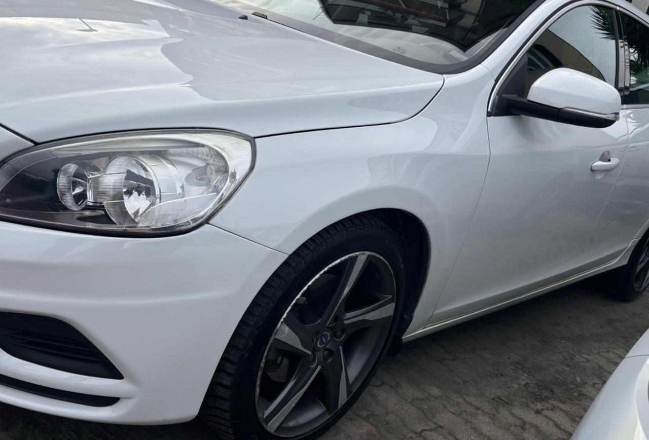 Volvo V60 D3 R-design Kinetic