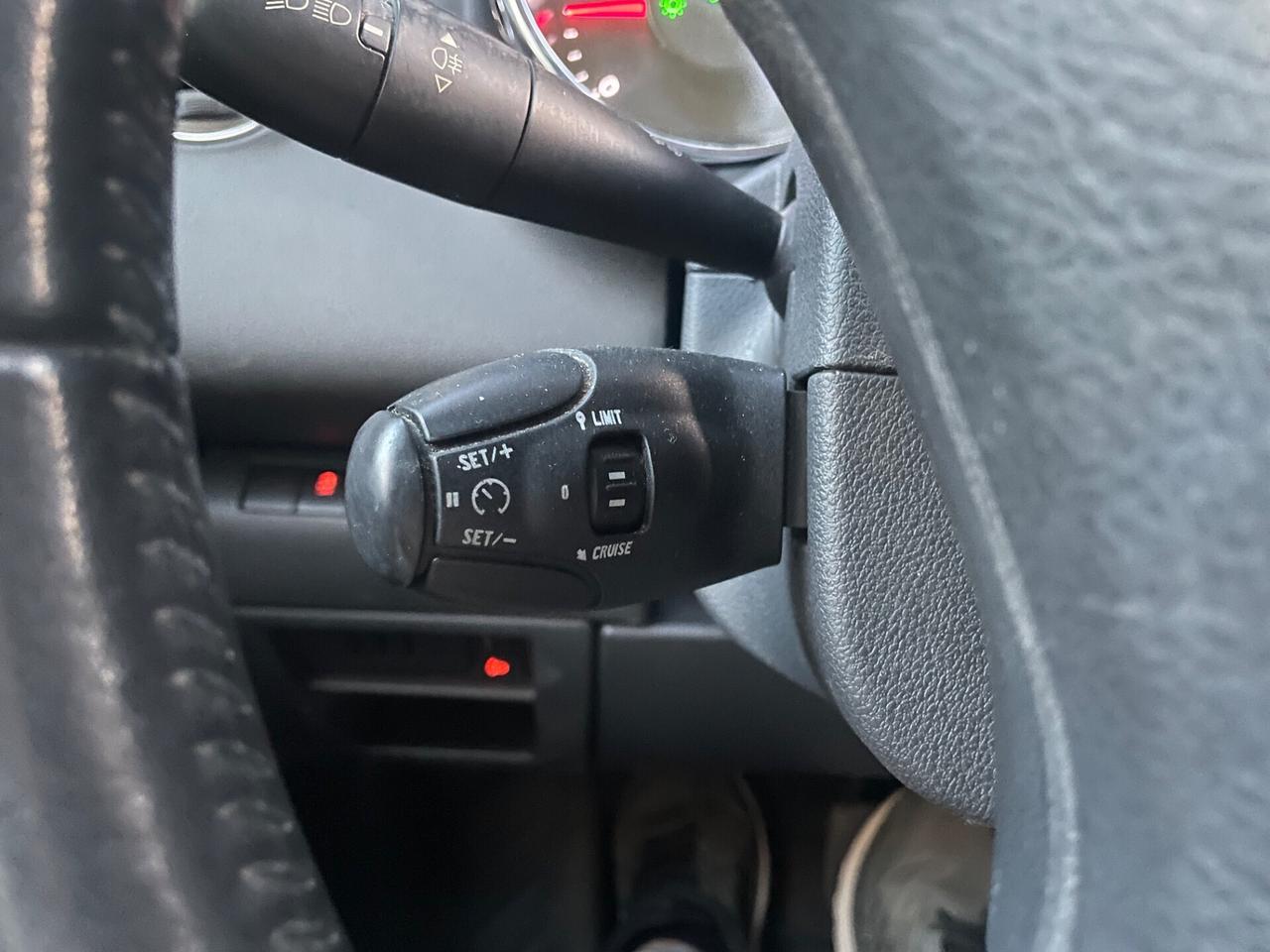 Peugeot 3008 1.6 HDi 115CV Access
