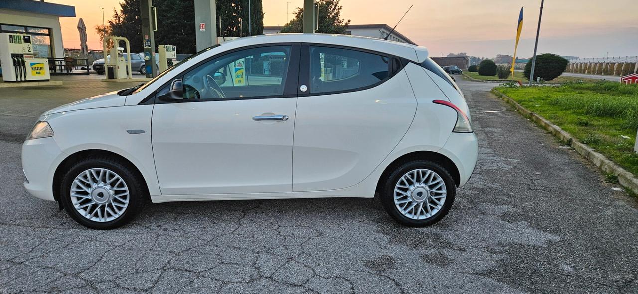 Lancia Ypsilon 1.2 69 CV 5 porte GPL Ecochic Silver