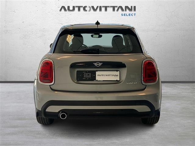 MINI Mini 5 Porte 1.5 Twin Power Turbo Cooper Essential