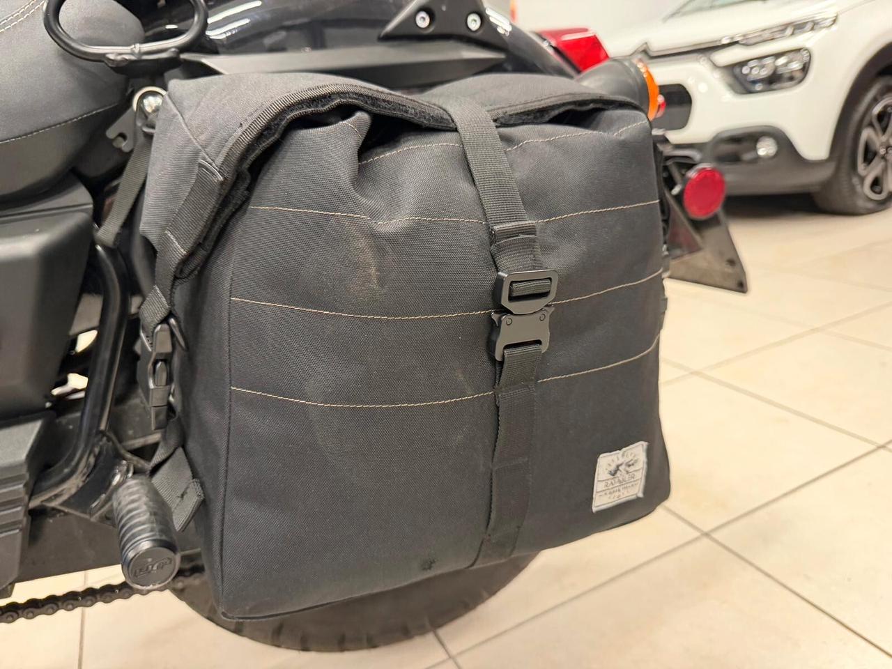 Um Renegade Commando 300 TOTAL BLACK