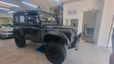 Land Rover Defender LAND ROVER