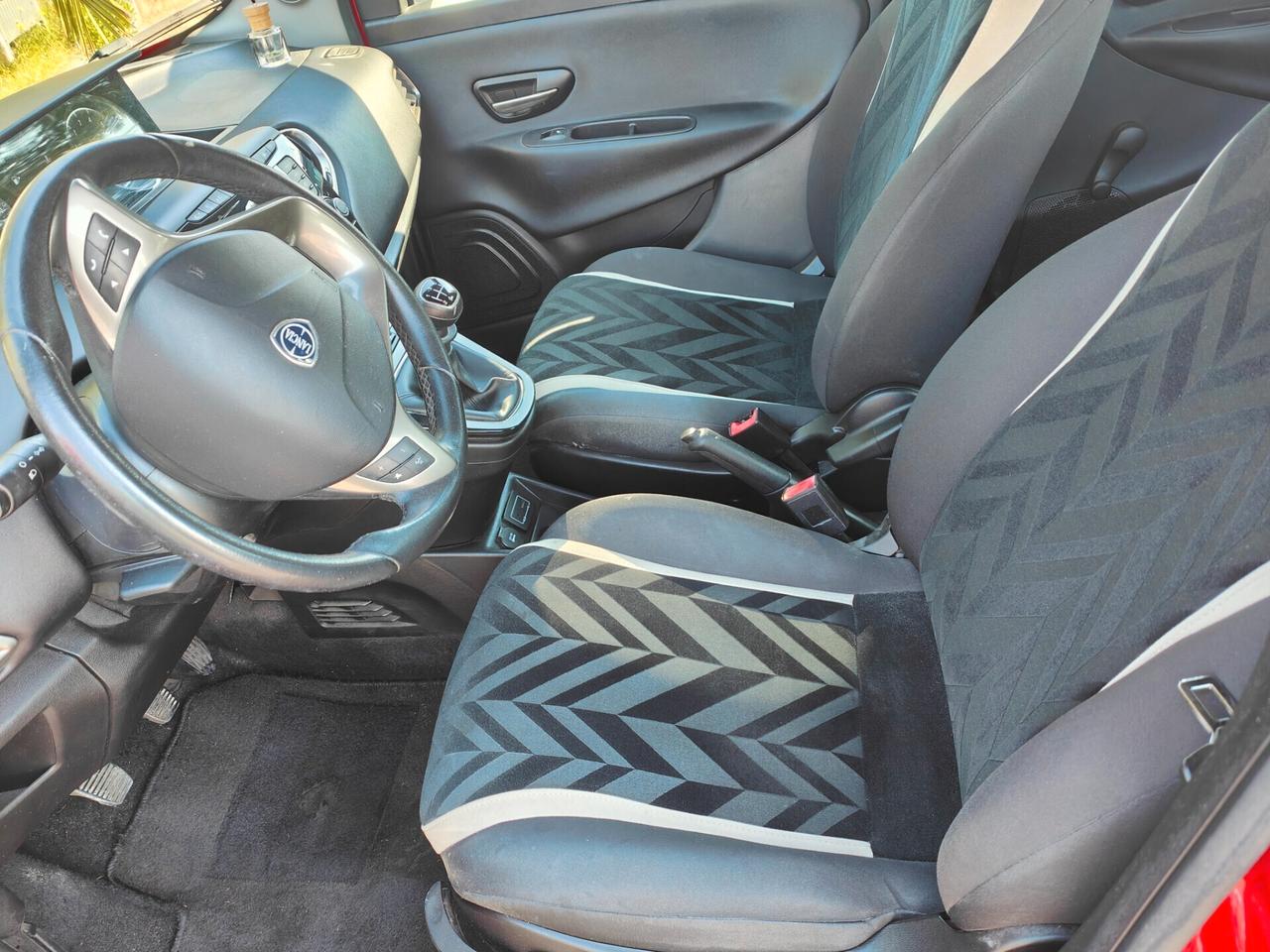 Lancia Ypsilon 1.2 69 CV 5 porte Silver