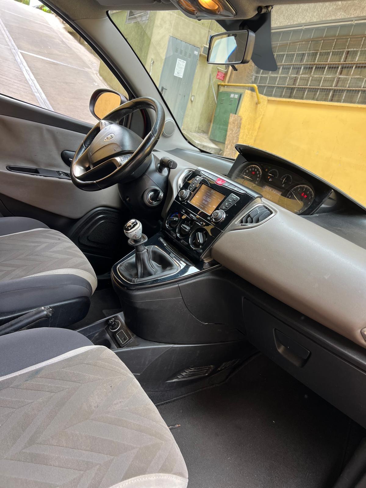 Lancia Ypsilon 1.2 69 CV 5 porte Platinum