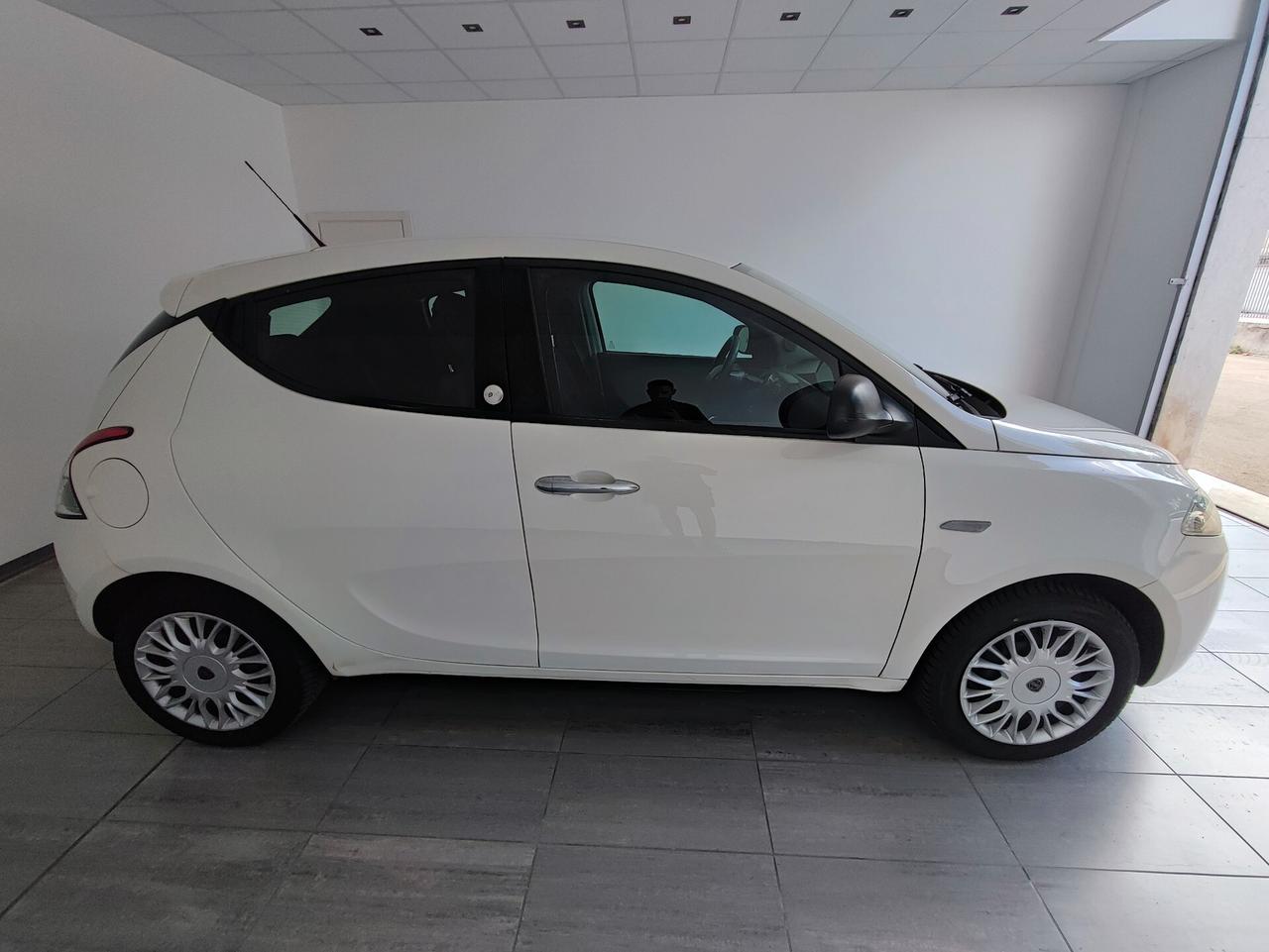 Lancia Ypsilon 0.9 TwinAir 85 CV 5 porte S&S DFN Gold