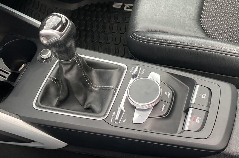 Audi Q2 S Line interno ed esterno 1.5 TFSI 150CV 35 Tetto