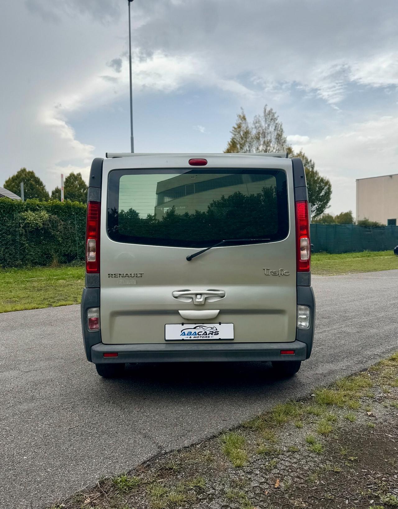 Renault Trafic 9 Posti (Patente B)UNICO Proprietario 145.000 km