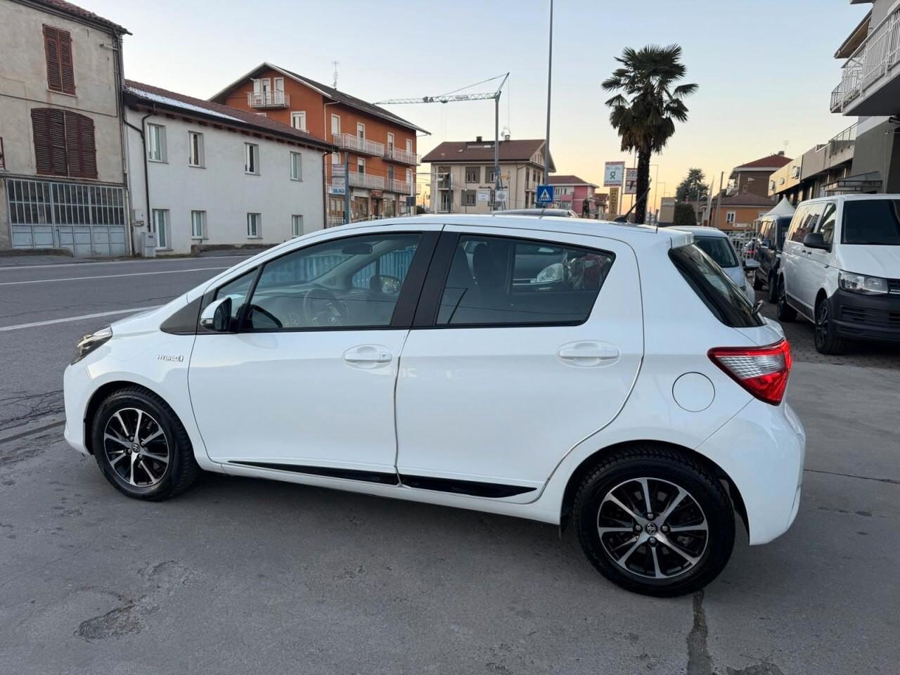Toyota Yaris 1.5 Hybrid 5 porte Cool