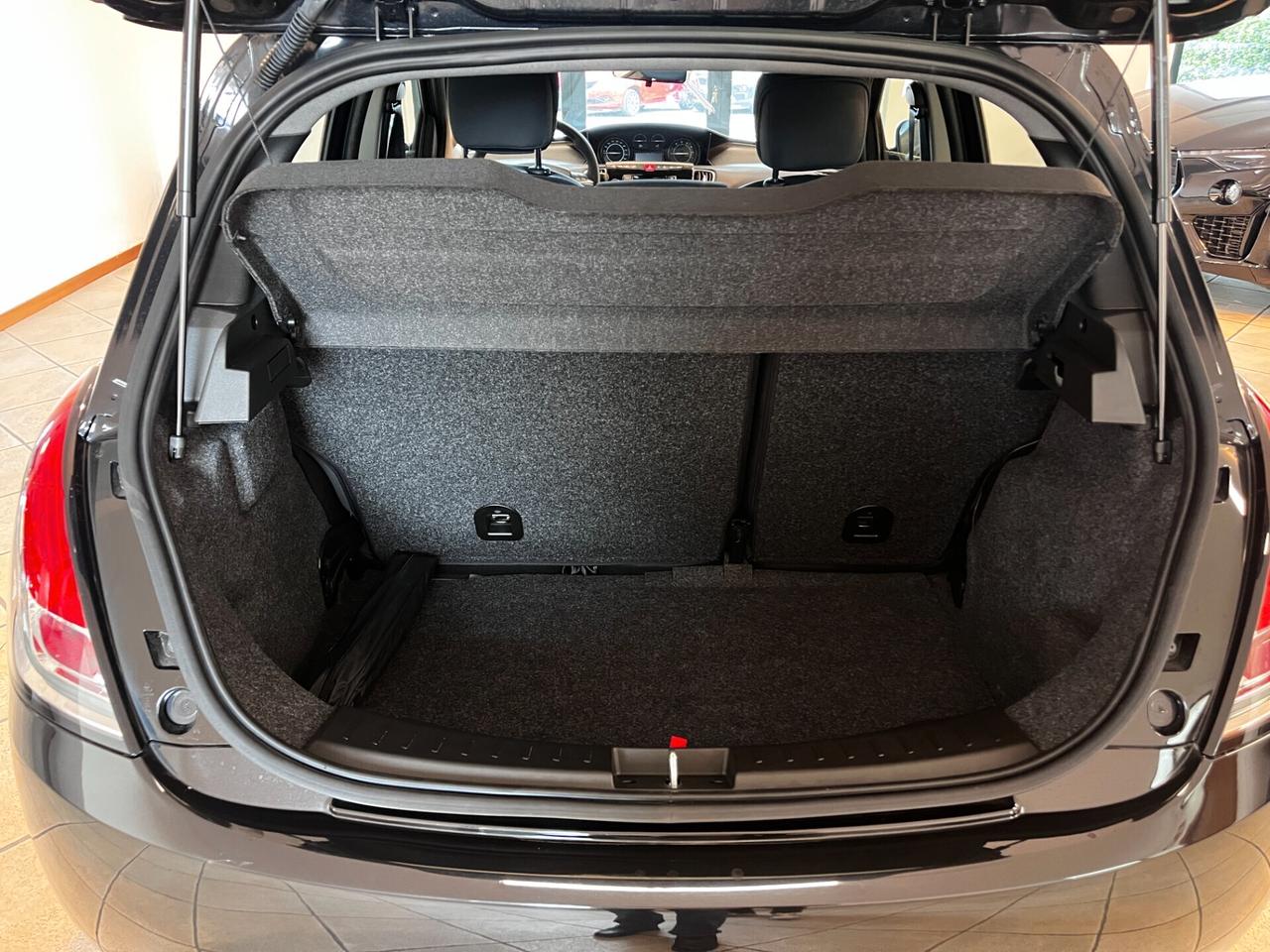 Lancia Ypsilon 1.0 FireFly 5 porte S&S Hybrid 2.000 KM