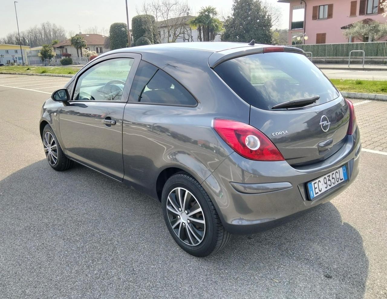 Opel Corsa 1.2 3 porte Club