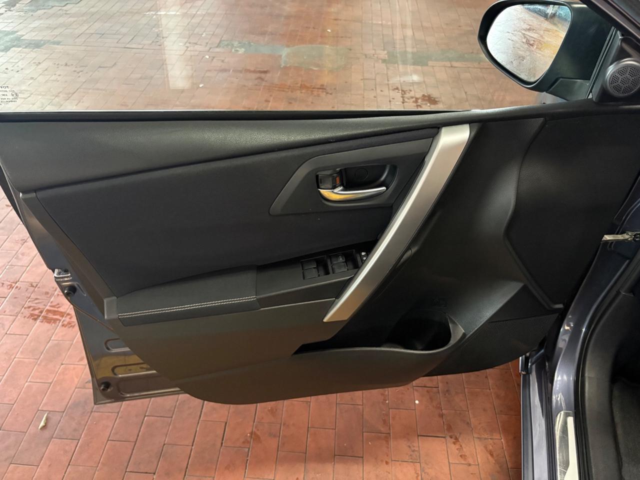 Toyota Auris Touring Sports 1.8 Hybrid Lounge