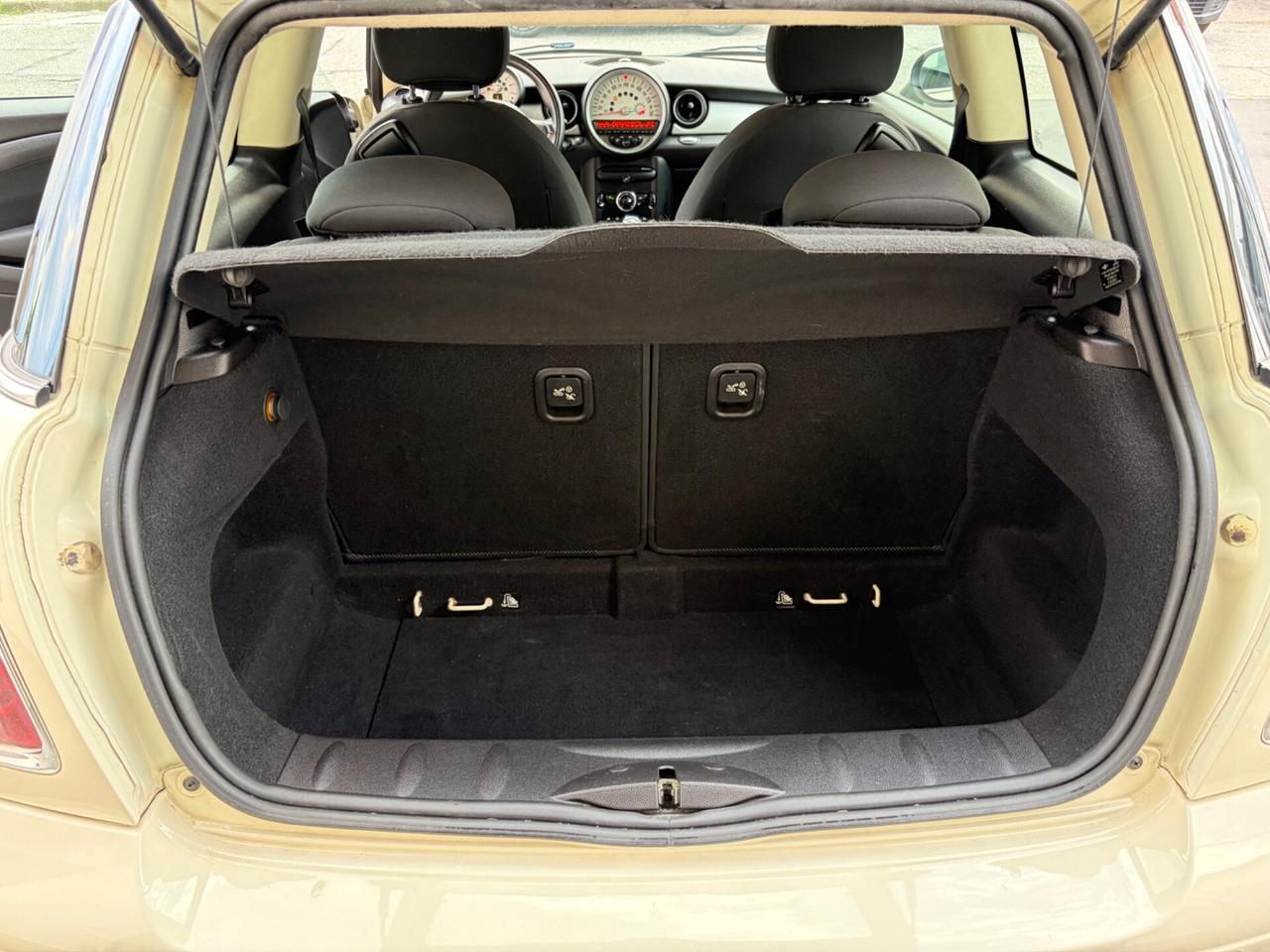 Mini 1.6 16V Cooper D KM 100000