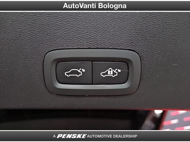 Volvo XC40 XC40 T4 Recharge Plug-in Hybrid automatico Ultimate Dark
