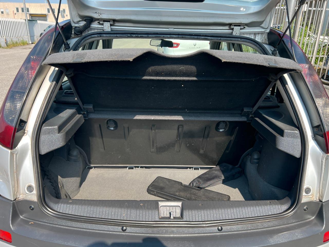 Opel Corsa 1.2i 16V cat 5 porte Euro 4 adatta a neopatentati