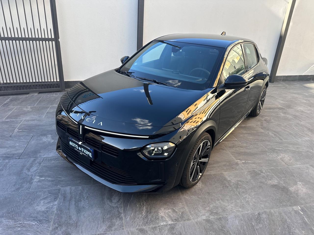 Lancia Ypsilon Hybrid e-DCT Edizione Cassina