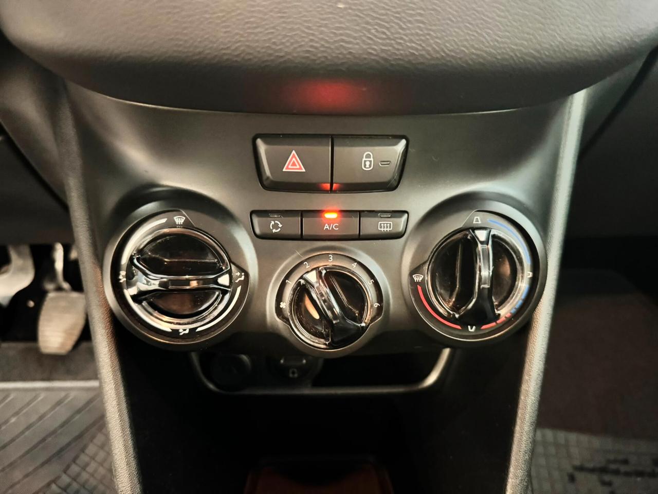 Peugeot 208 1.4 HDi 68 CV 3 porte Allure non e predisposta della cinghia a bagno d'olio
