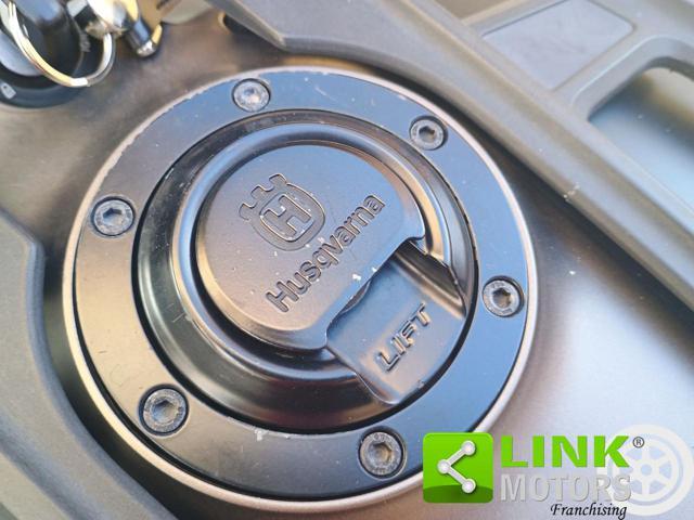 HUSQVARNA Svartpilen 401 ABS NEO PATENTATI