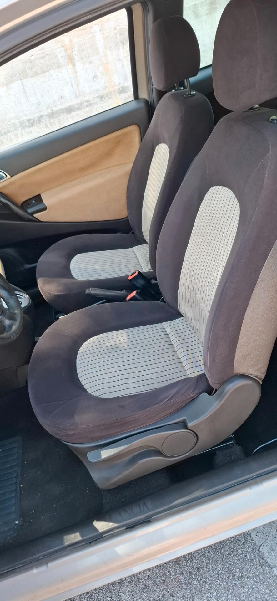 Lancia Ypsilon 1.3 MJT 90 CV Blue&Me
