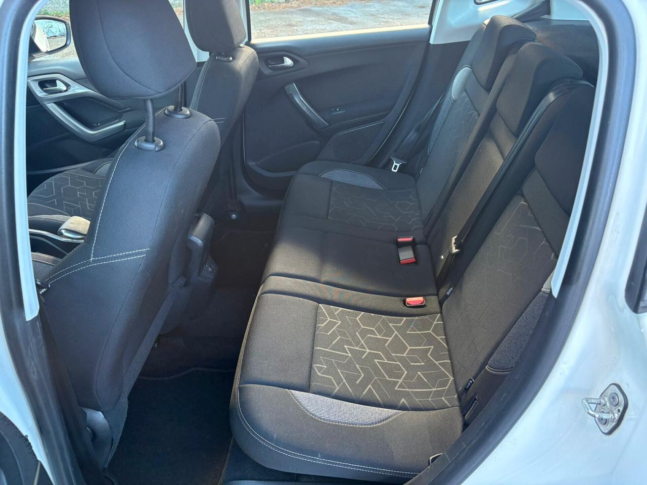 PEUGEOT 2008 1.6 HDi Active - 2017