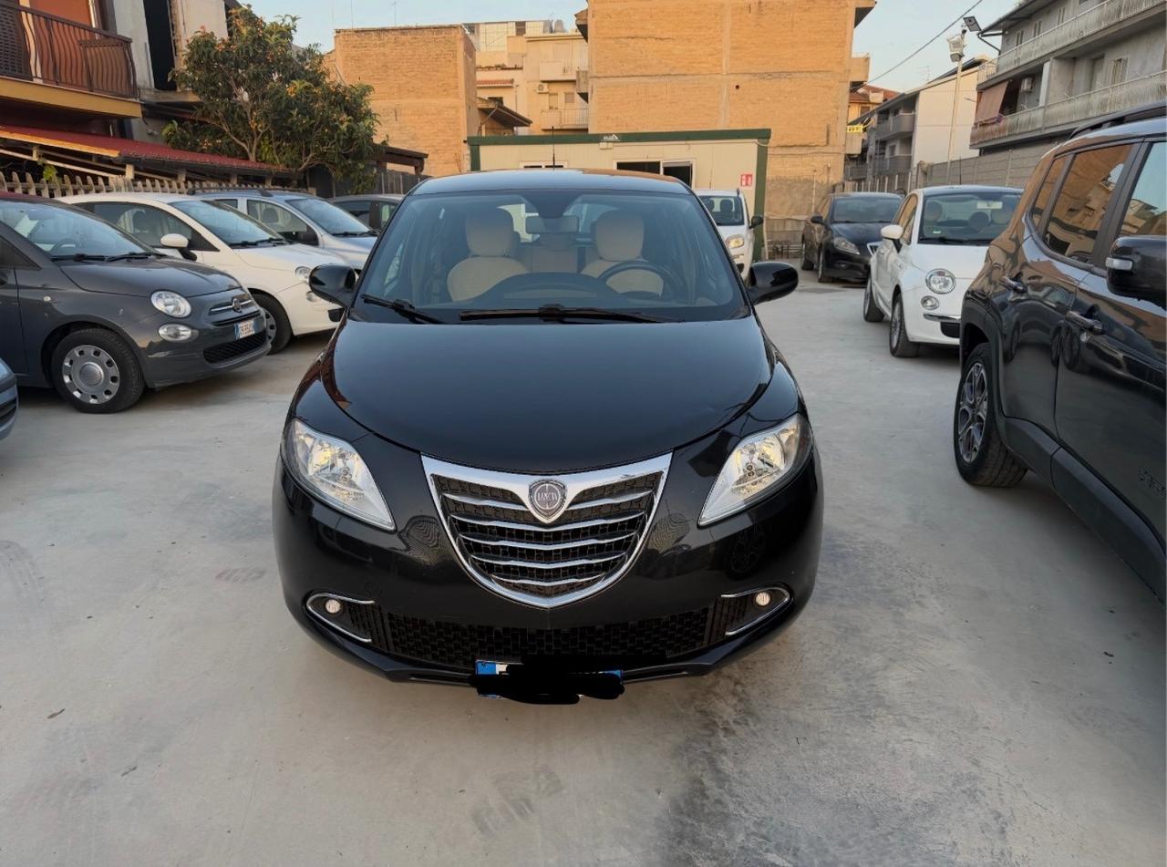 Lancia Ypsilon 1.2 69 CV 5 porte S&S Silver