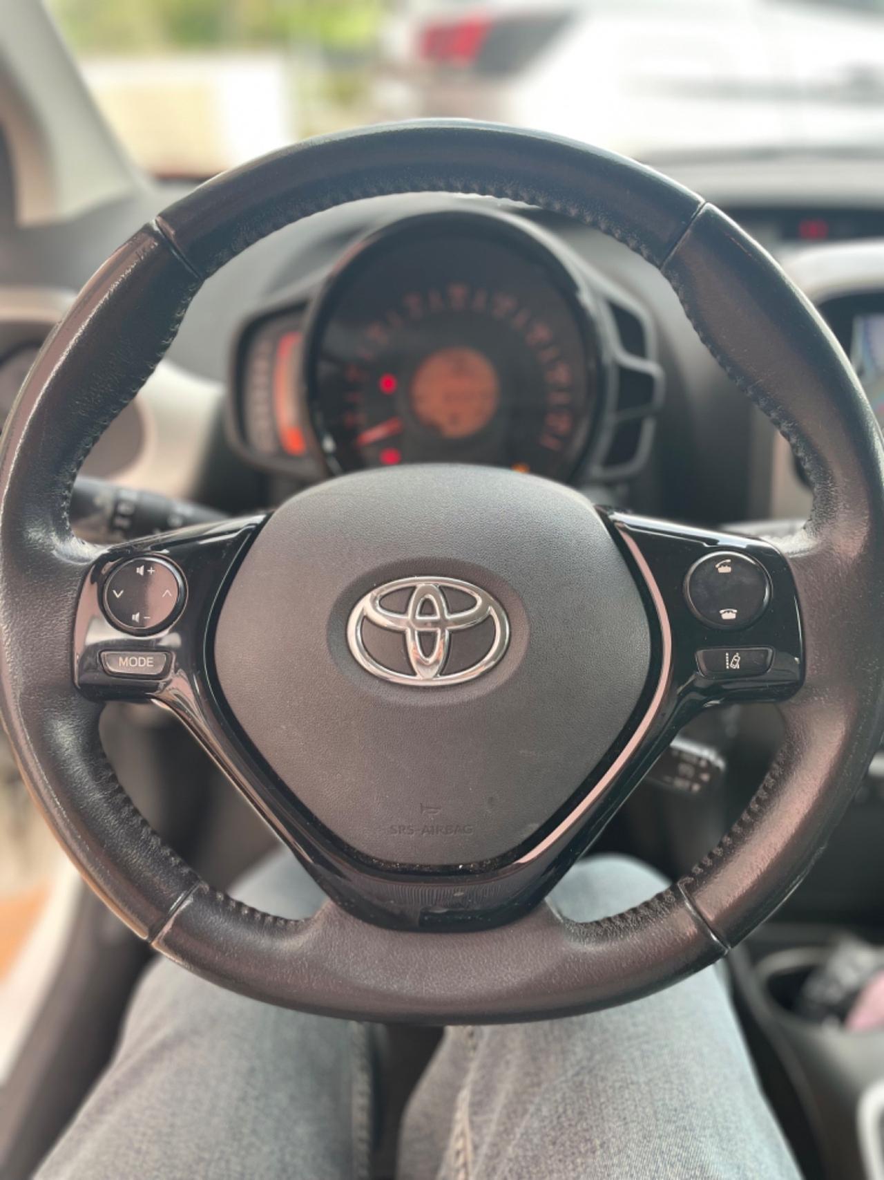 Toyota Aygo 1.0 VVT-i 69 CV 5 porte x-play TSS