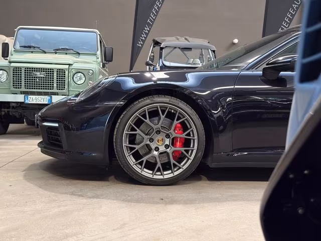 PORSCHE 911 Carrera 4S