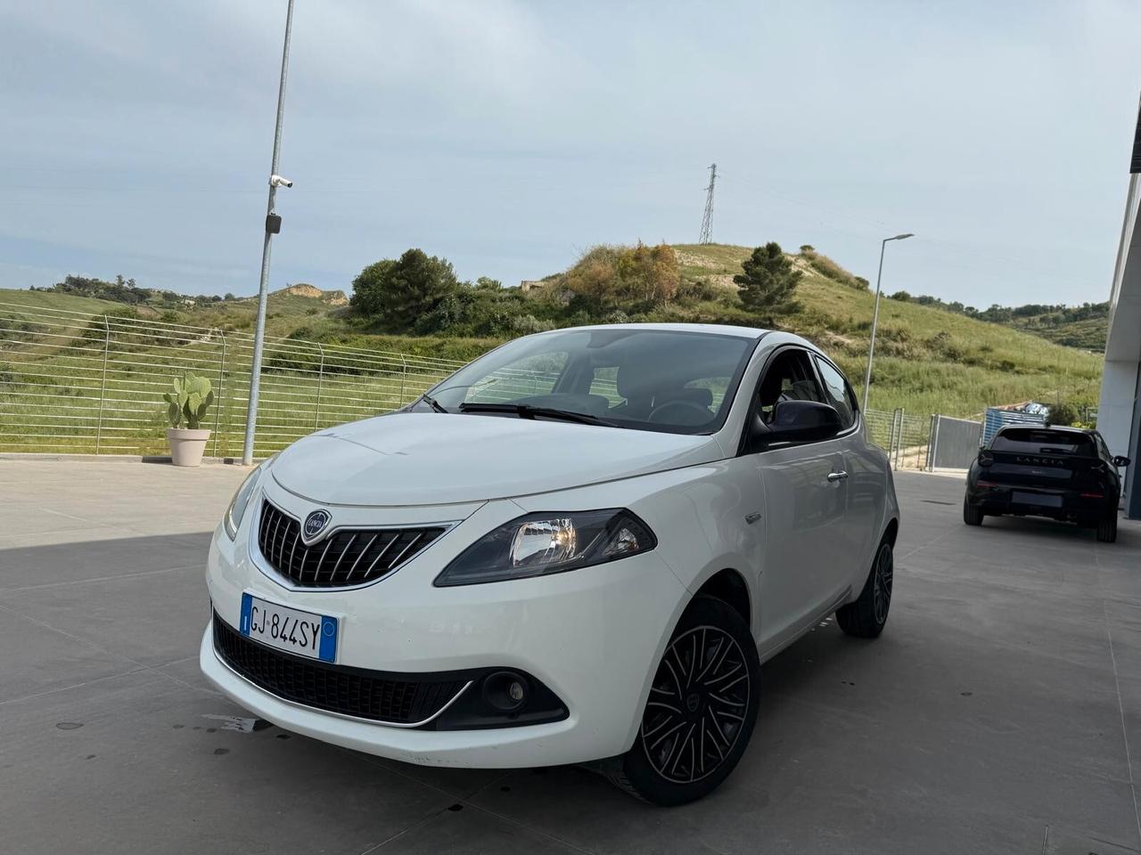 Lancia Ypsilon 1.0 FireFly 5 porte S&S Hybrid Gold