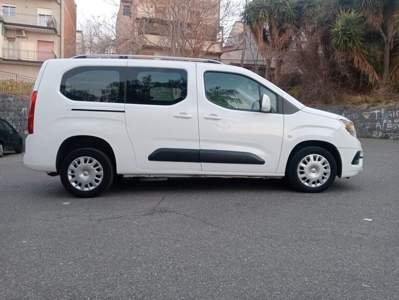 Opel Combo Life Opel Combo Life pianale ribassato con rampa disabili in carrozzina